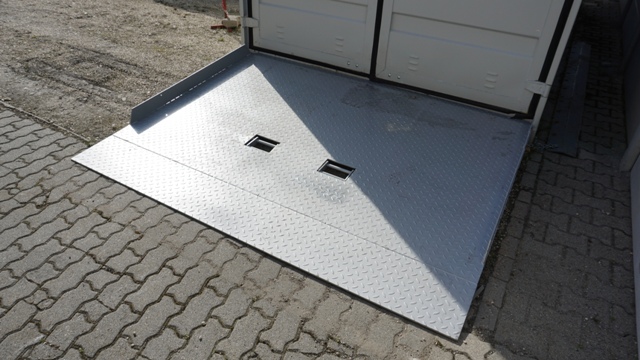 Kontener_beallo_rampa_8tonna (6).JPG